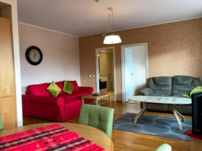 Large, comfortable, quiet - Luxury apartment minutes from Old Town